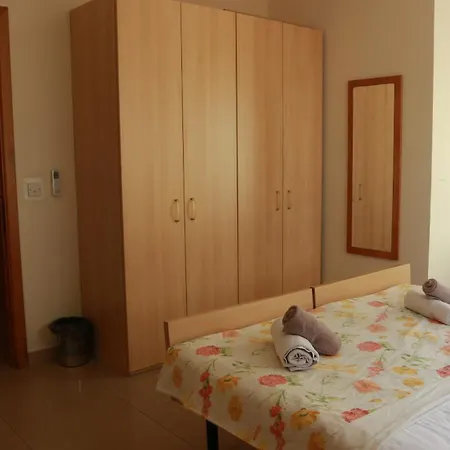 Penthouse Shared 홈스테이 Saint Julian's